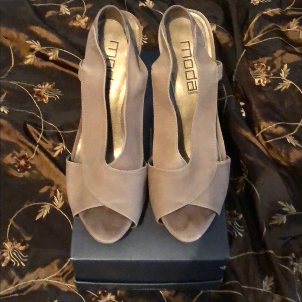 Strappy sandals size 7.5